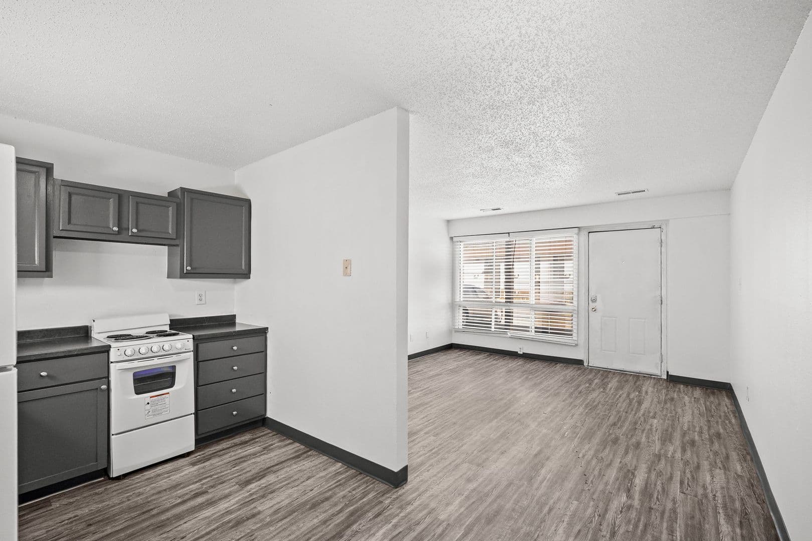 Des Moines Apartment: 2400 Hickman Rd