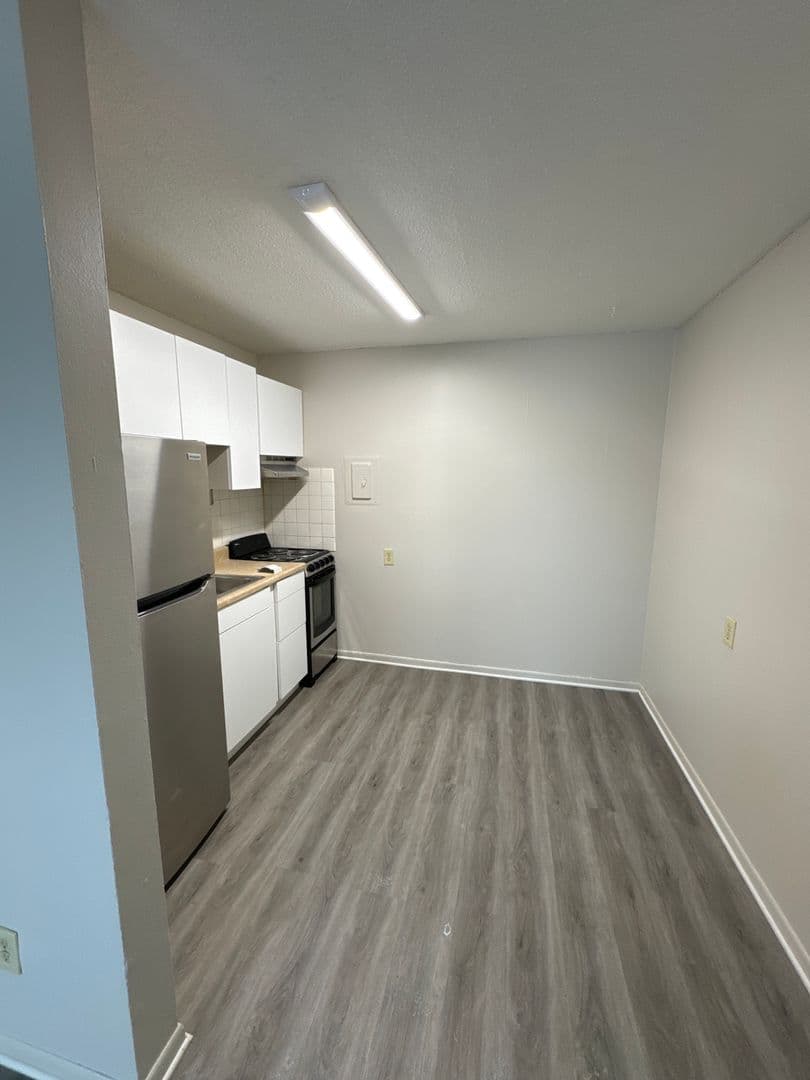 Des Moines Apartment: 1260 34th St
