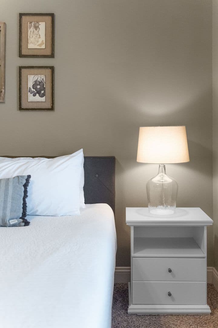 West Des Moines Apartment: 8350 Cascade Avenue