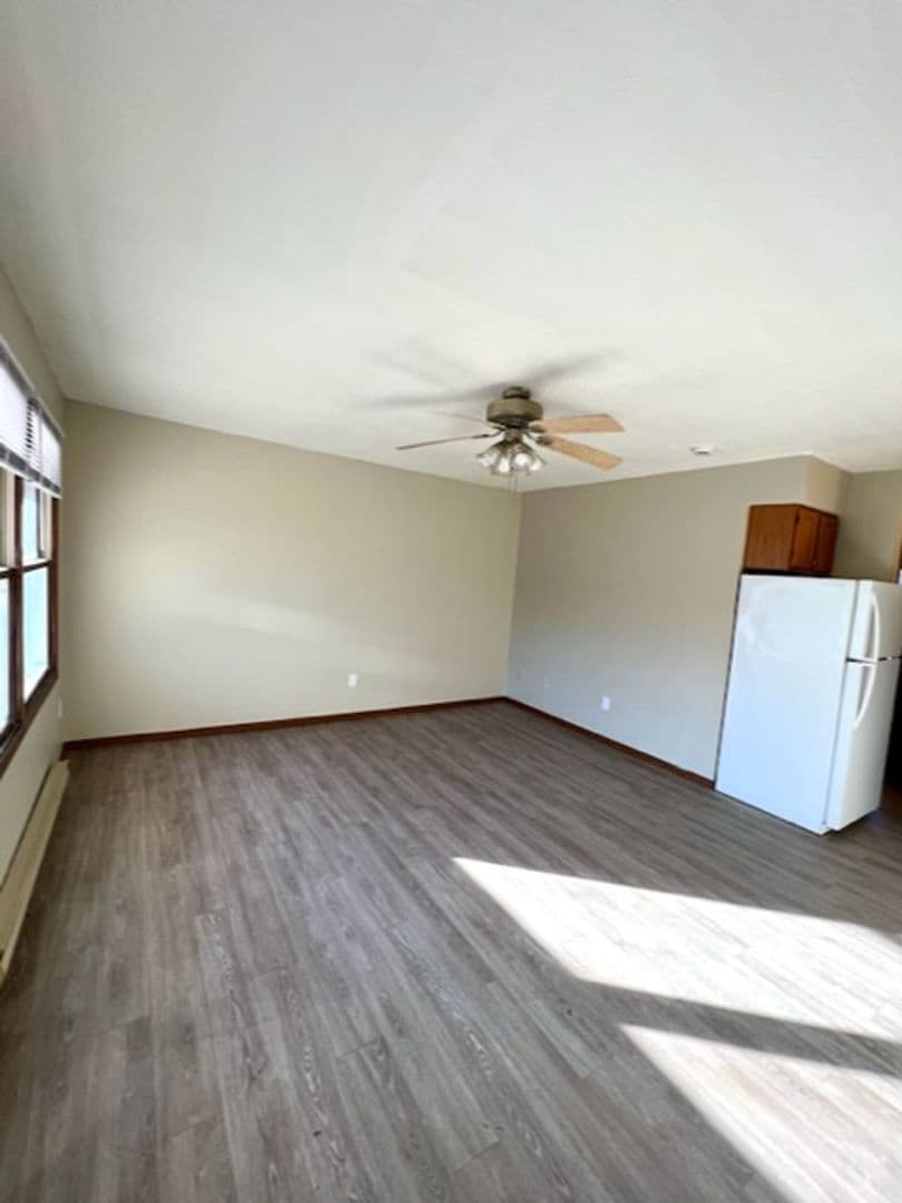 Des Moines Apartment: 1204 Hartford Ave