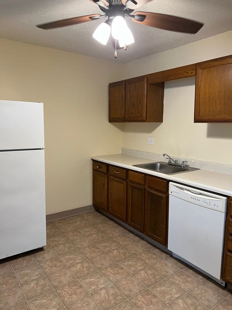 Des Moines Apartment: 6316 Urbandale Ave