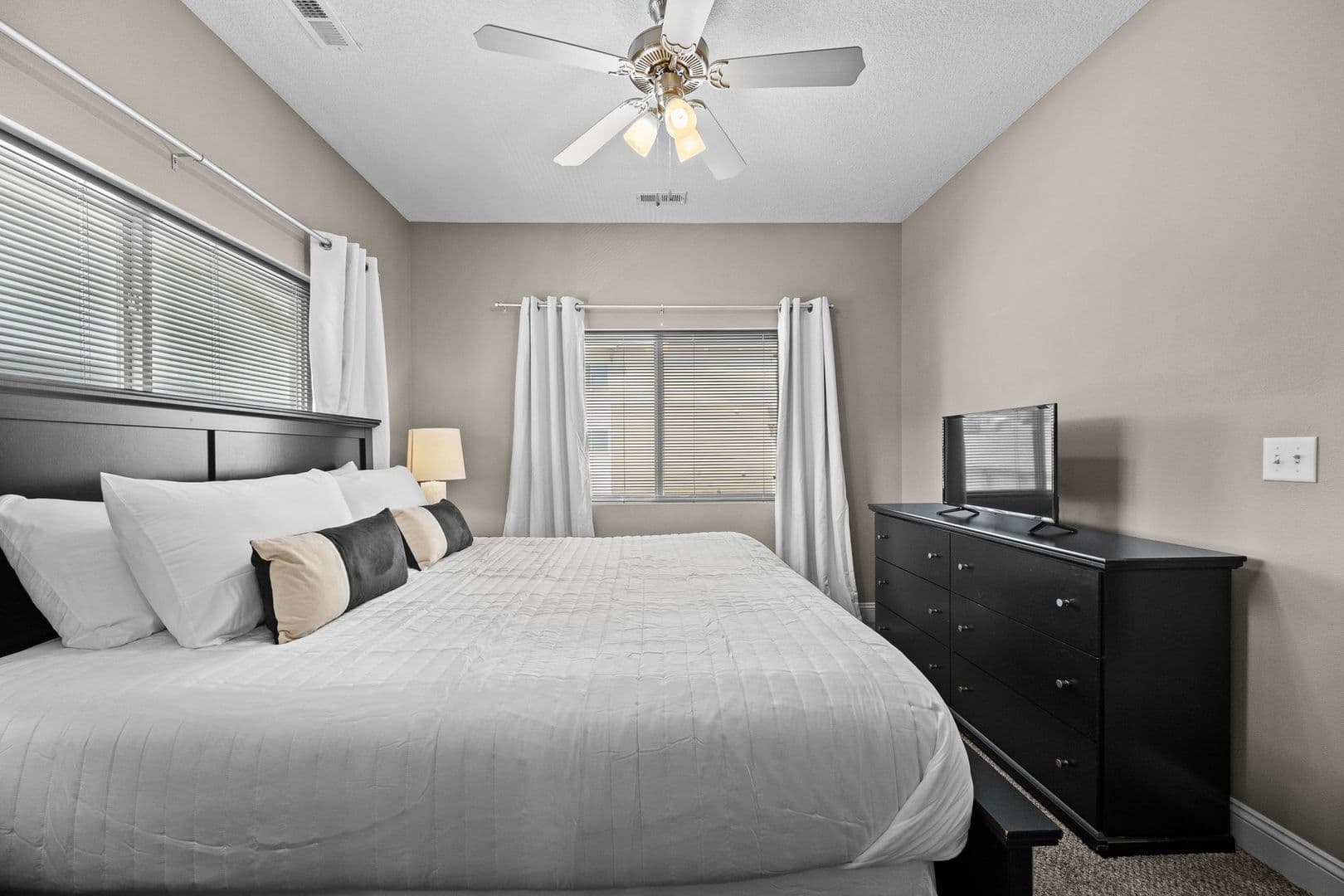 West Des Moines Apartment: 8350 Cascade Avenue