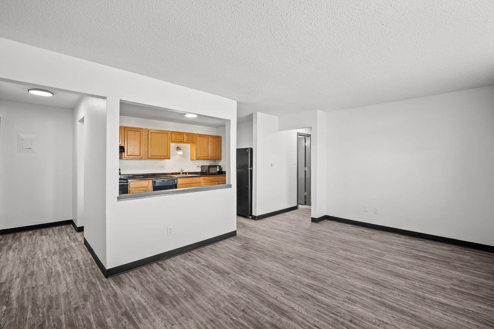 Des Moines Apartment: 2400 Hickman Rd
