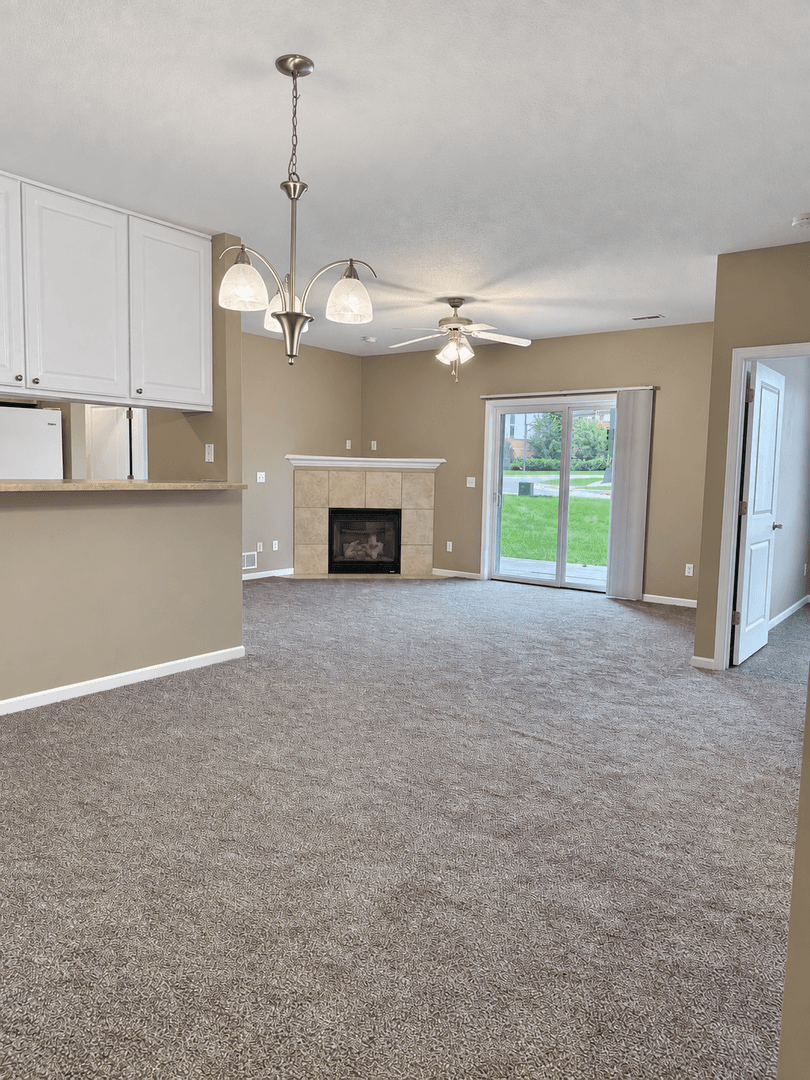 West Des Moines Apartment: 6350 Coachlight Drive