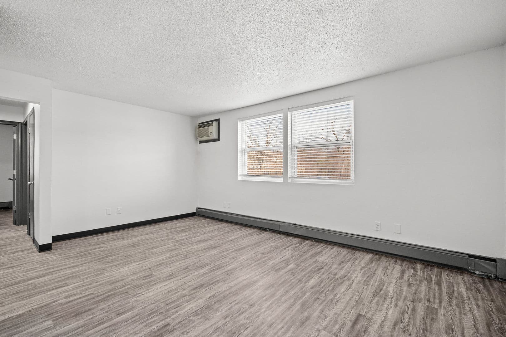 Des Moines Apartment: 2400 Hickman Rd