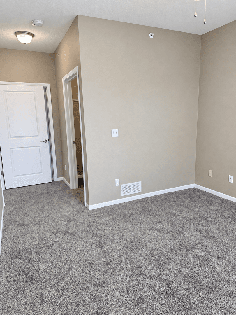 West Des Moines Apartment: 6350 Coachlight Drive