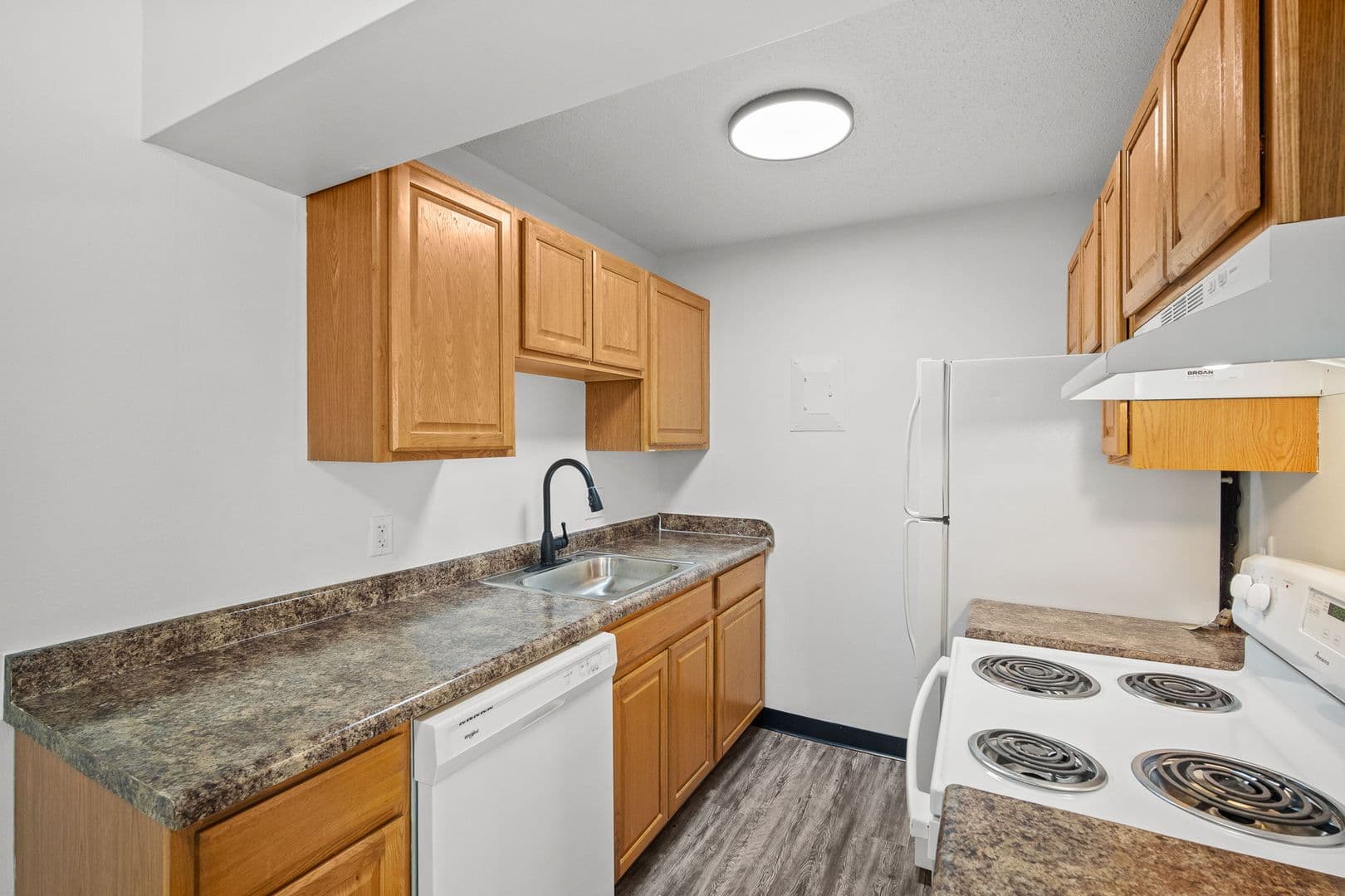 Des Moines Apartment: 2400 Hickman Rd