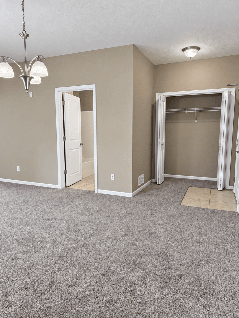 West Des Moines Apartment: 6350 Coachlight Drive