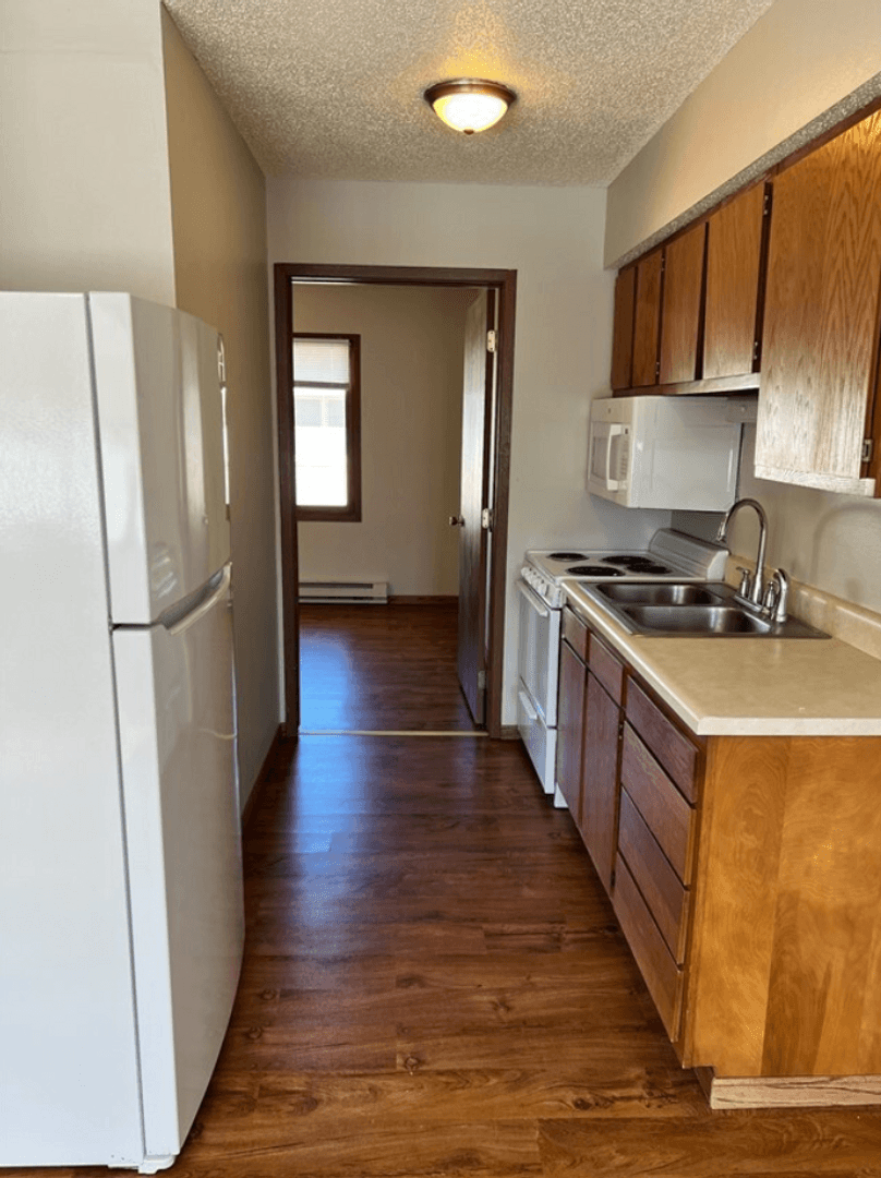 Des Moines Apartment: 1204 Hartford Ave