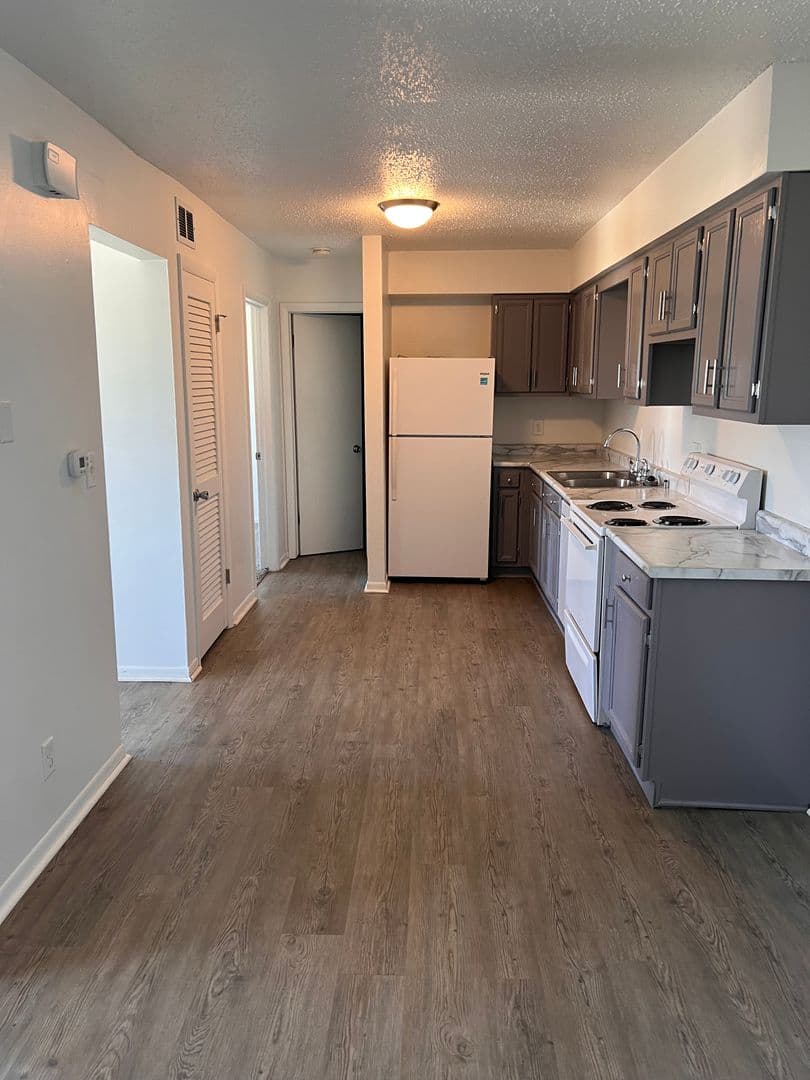 Ankeny Apartment: 201 SW Linden St