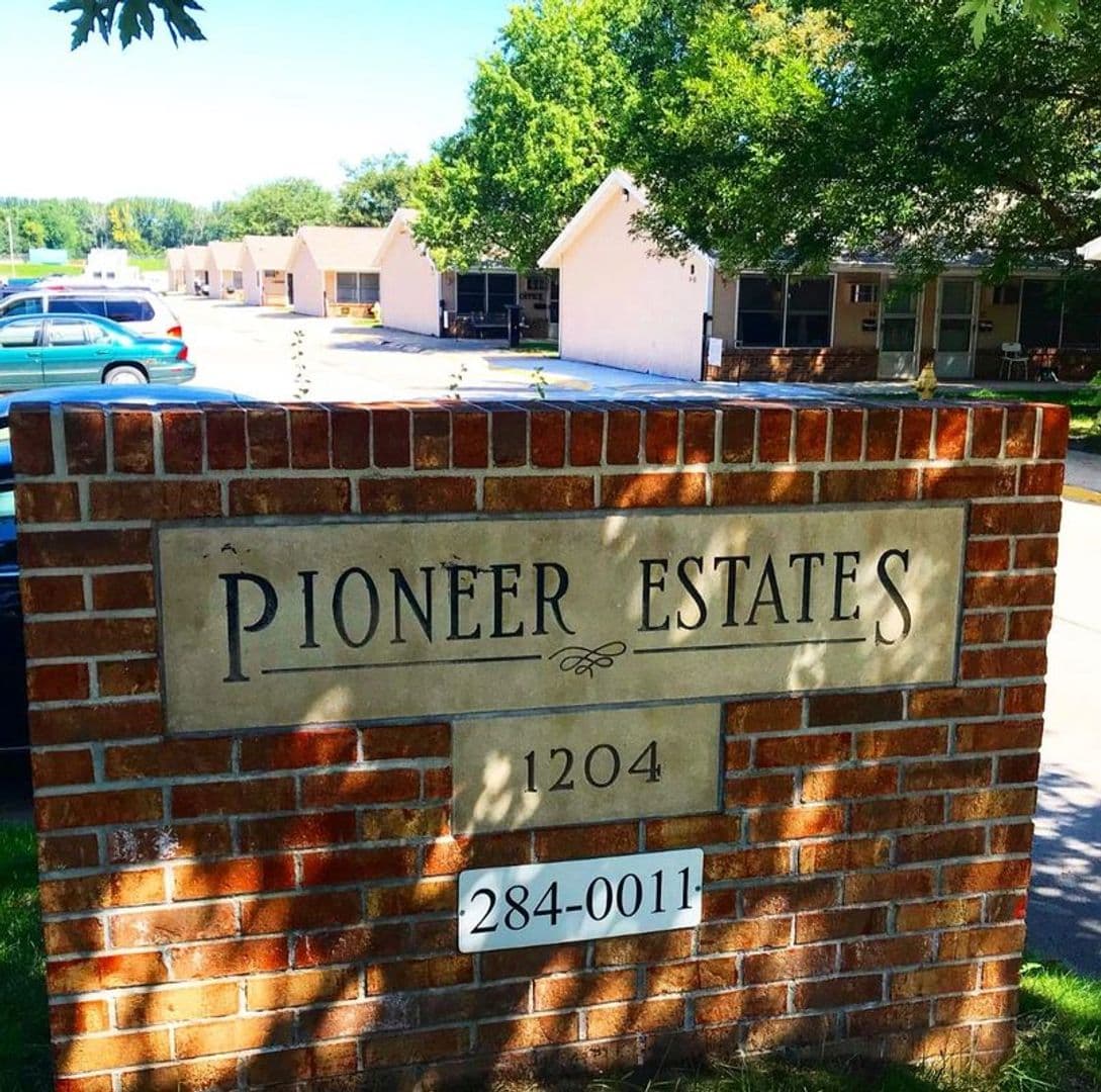 Des Moines Apartment: 1204 Hartford Ave