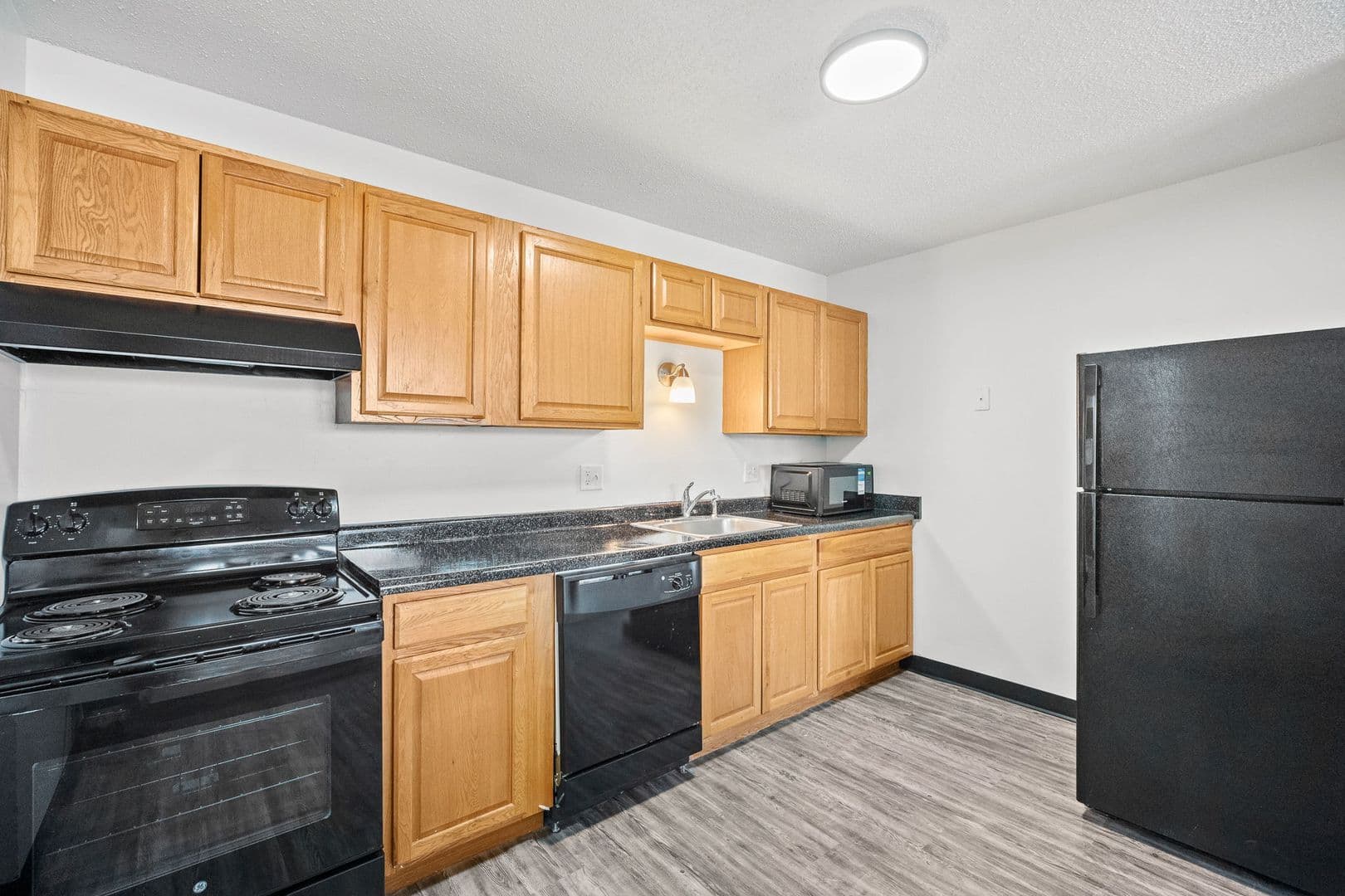 Des Moines Apartment: 2400 Hickman Rd