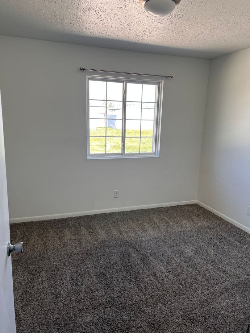 Ankeny Apartment: 201 SW Linden St