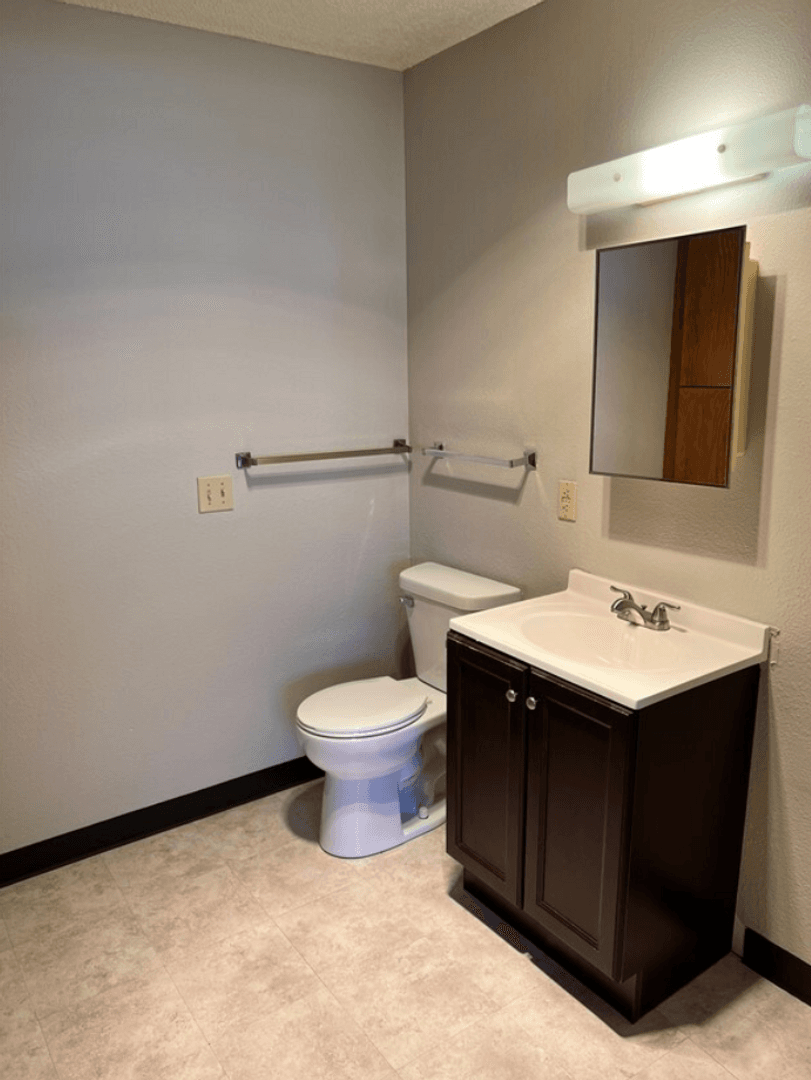 Des Moines Apartment: 1204 Hartford Ave