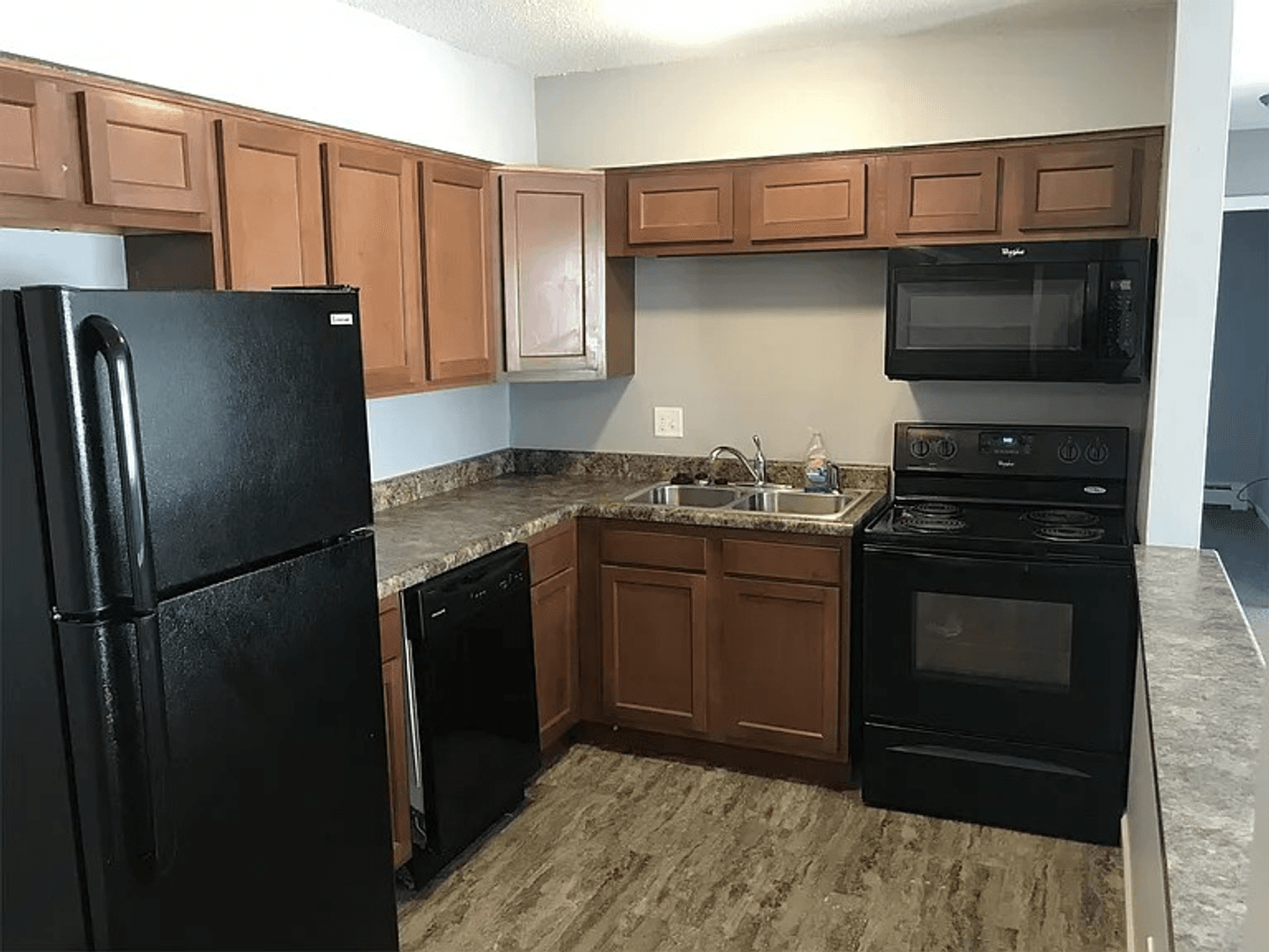 Des Moines Apartment: 4151 E University Ave