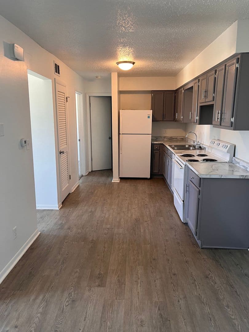 Ankeny Apartment: 201 SW Linden St