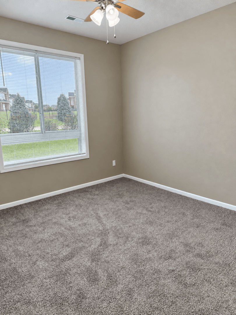 West Des Moines Apartment: 6350 Coachlight Drive