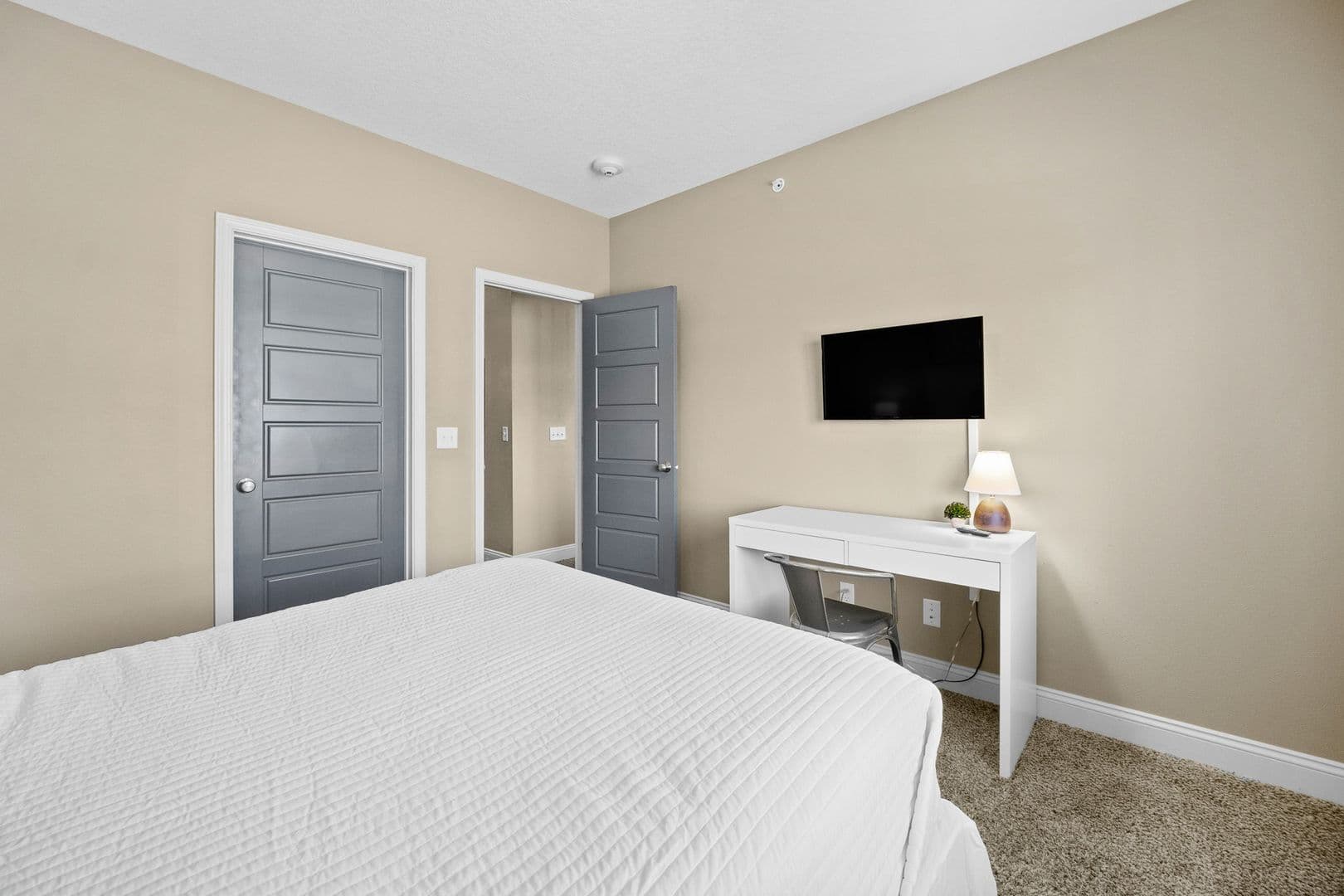 West Des Moines Apartment: 8350 Cascade Avenue
