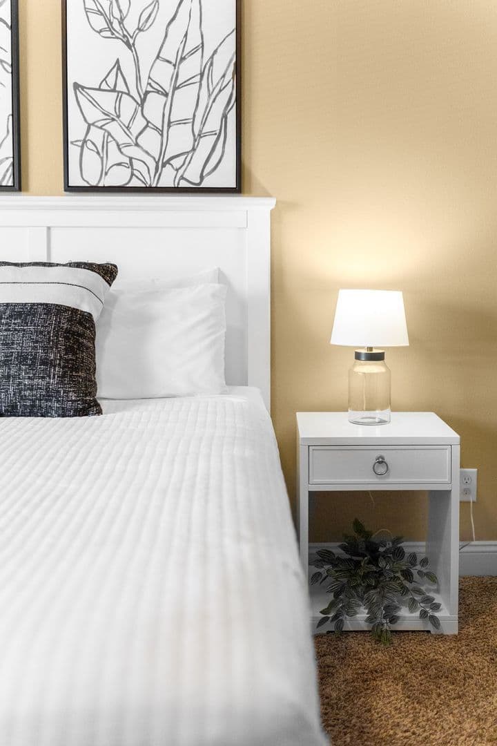 West Des Moines Apartment: 8350 Cascade Avenue
