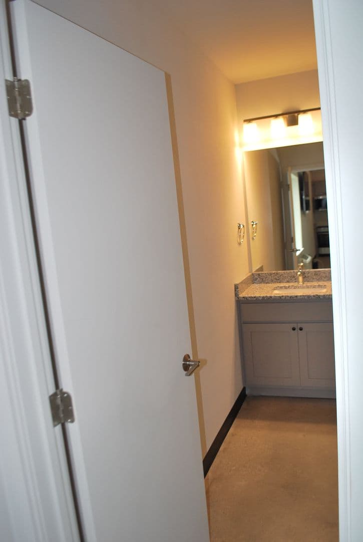 Des Moines Apartment: 1219 34th Street