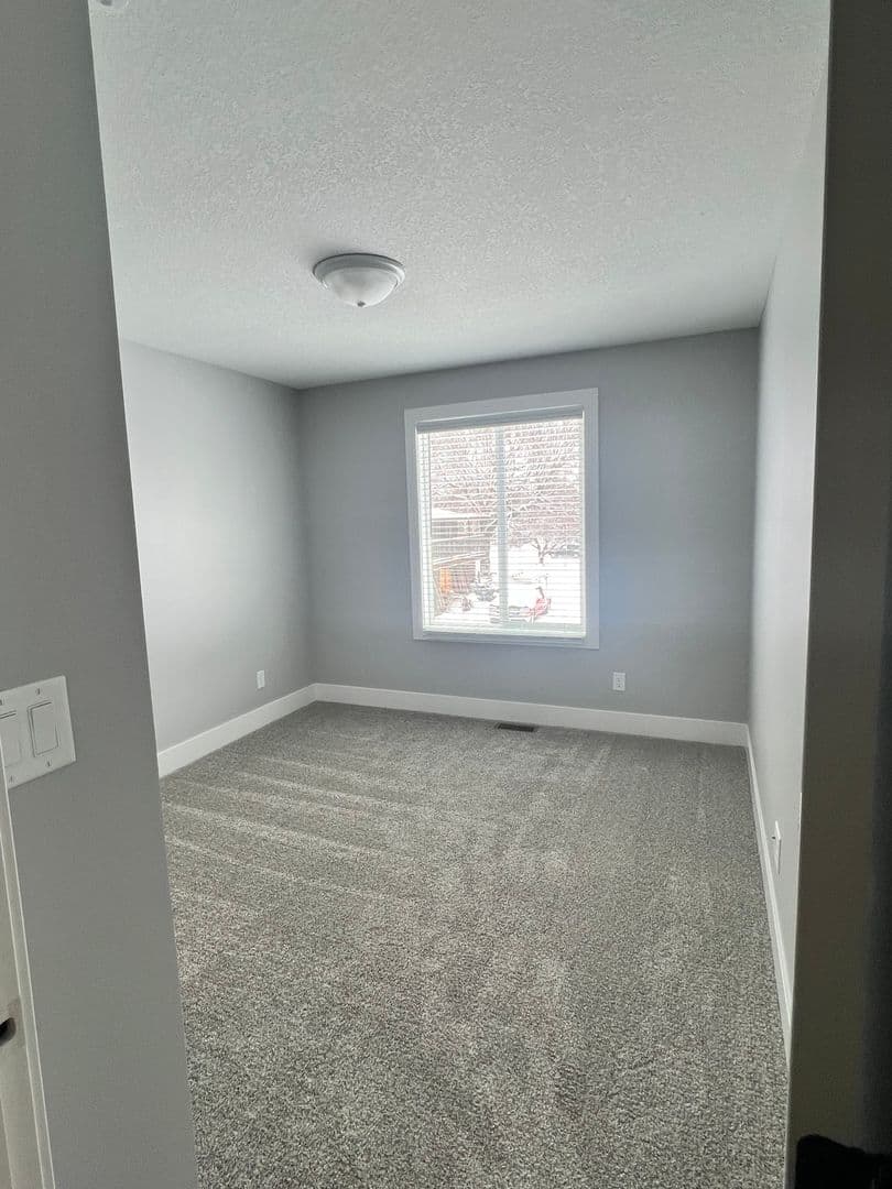 Creston Apartment: 701 West Adams