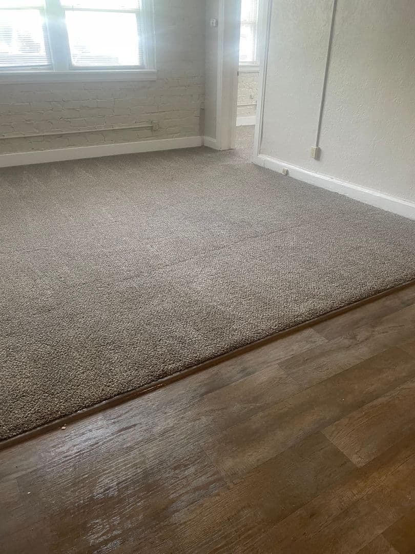 Des Moines Apartment: 3519/3517 University Ave