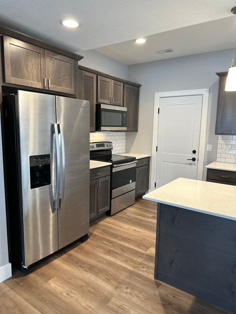 Creston Apartment: 701 West Adams