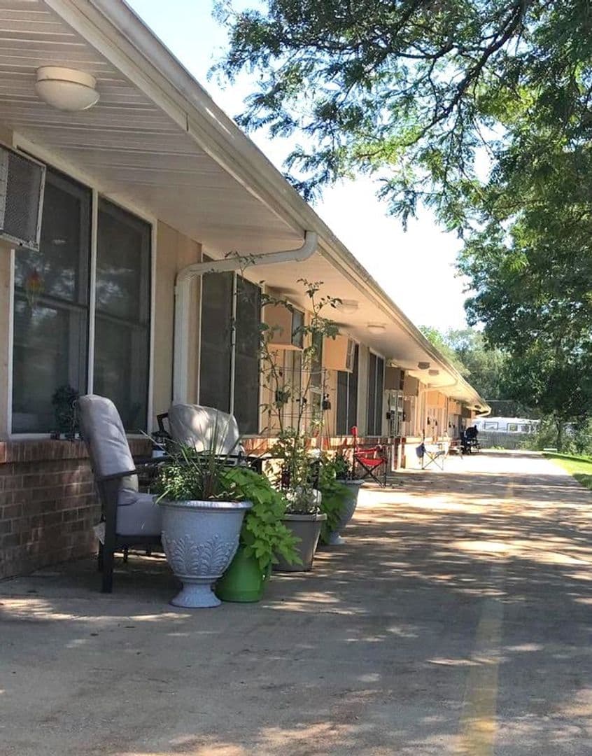 Des Moines Apartment: 1204 Hartford Ave