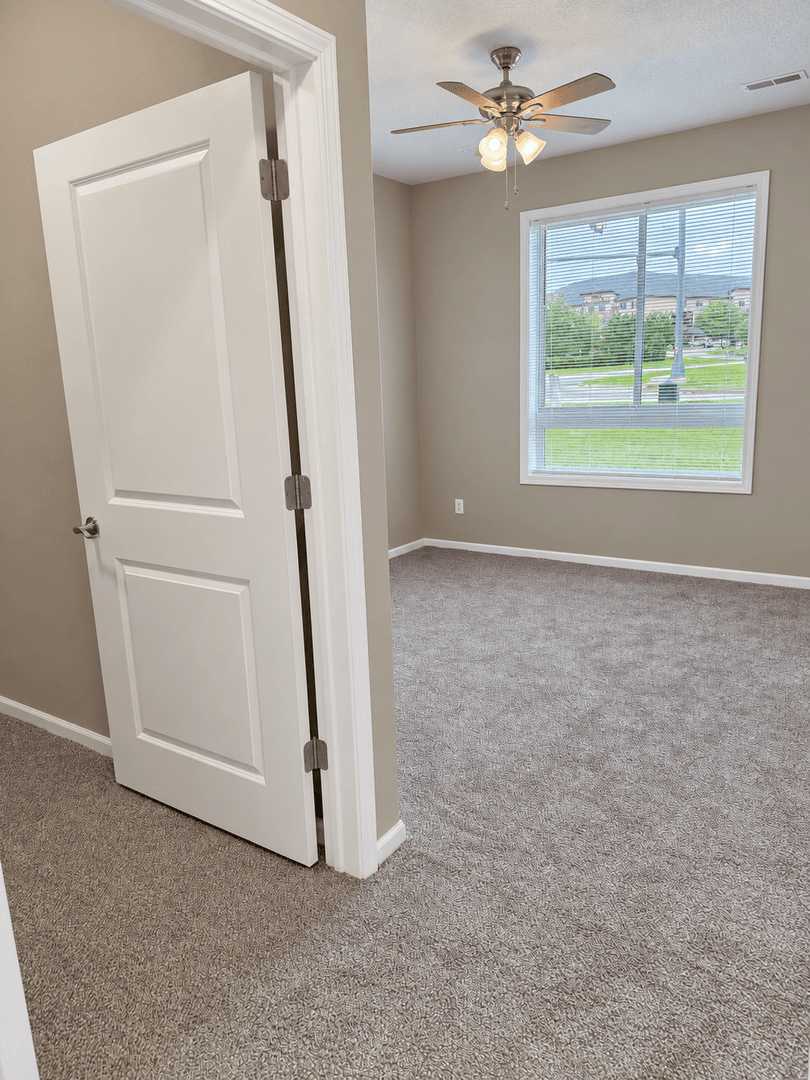 West Des Moines Apartment: 6350 Coachlight Drive