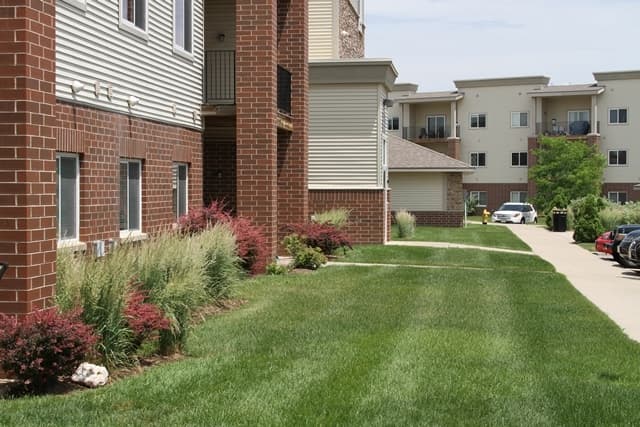 West Des Moines Apartment: 6350 Coachlight Drive