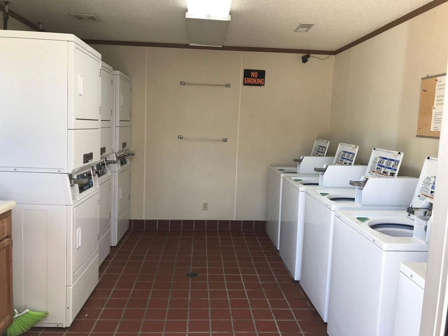 Des Moines Apartment: 1204 Hartford Ave