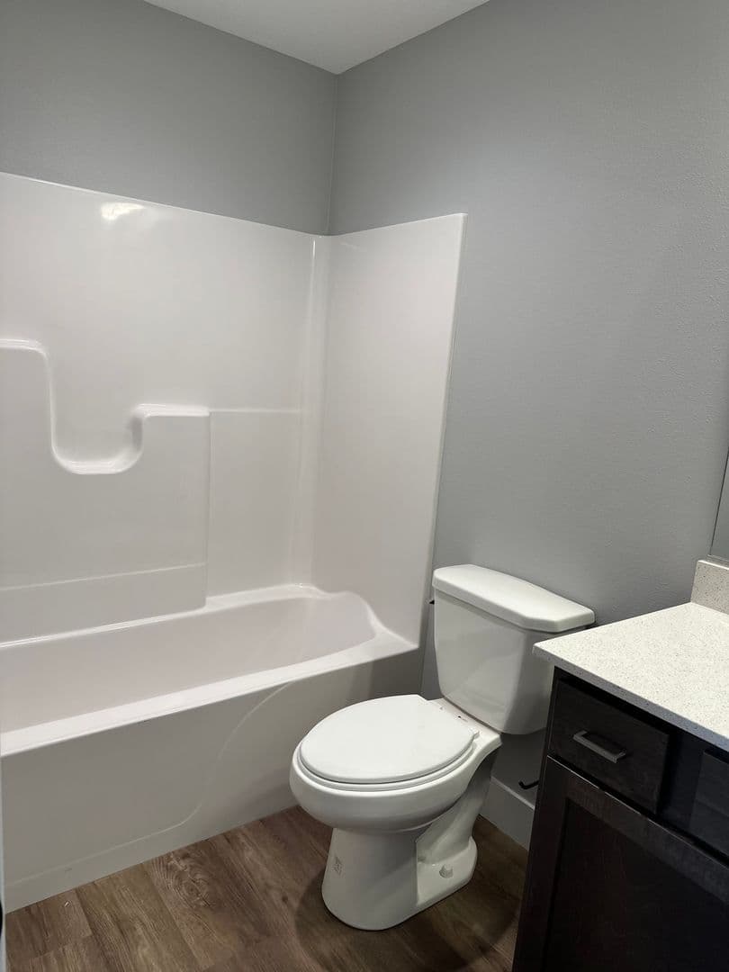 Creston Apartment: 701 West Adams
