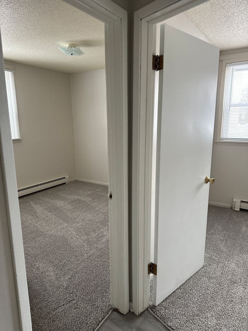 Des Moines Apartment: 1260 34th St