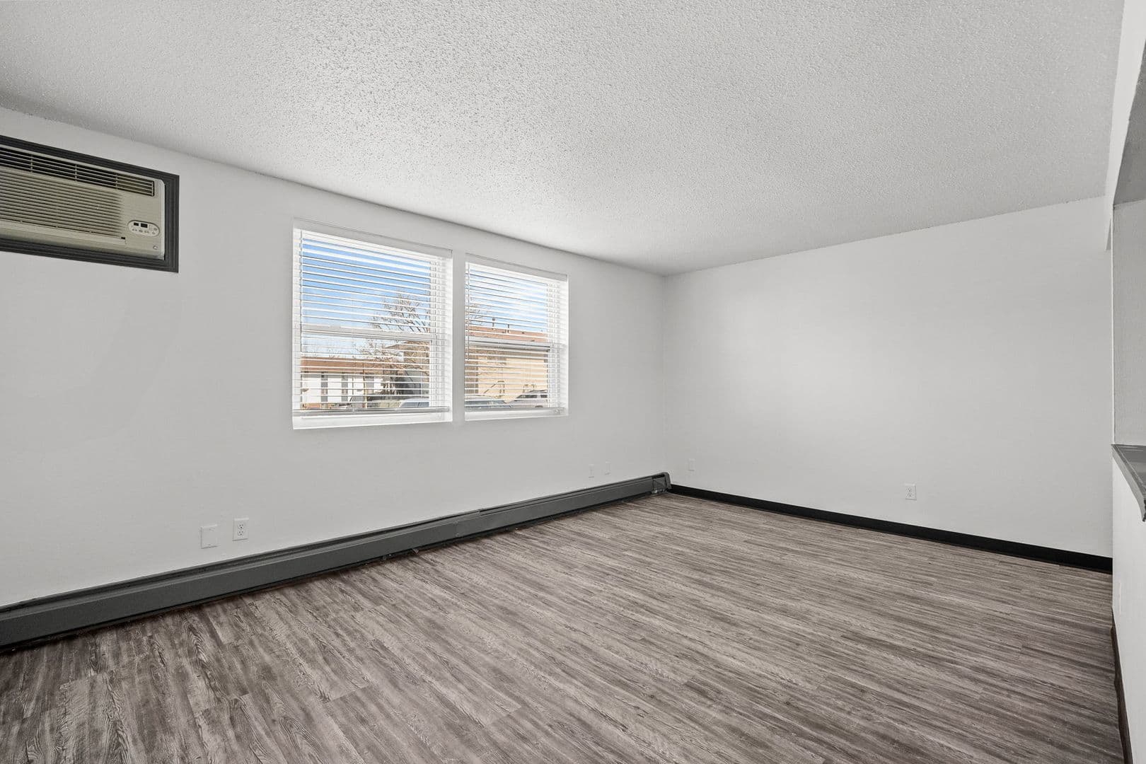 Des Moines Apartment: 2400 Hickman Rd