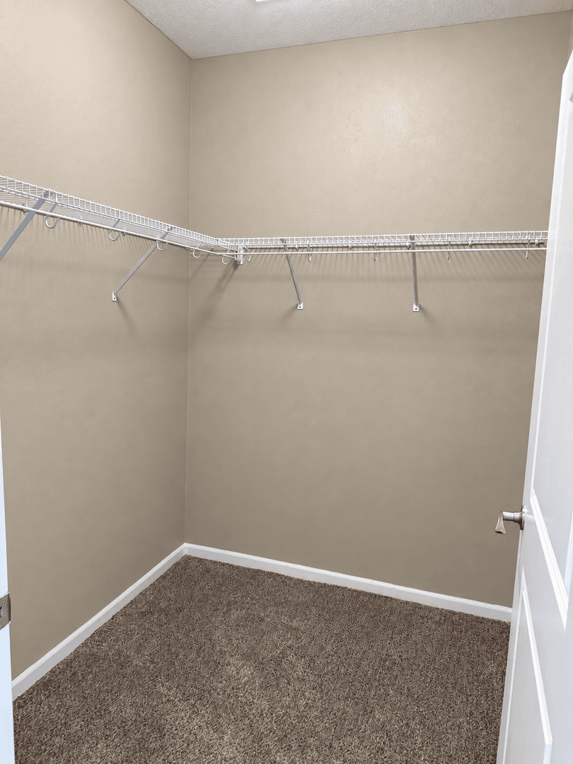 West Des Moines Apartment: 6350 Coachlight Drive
