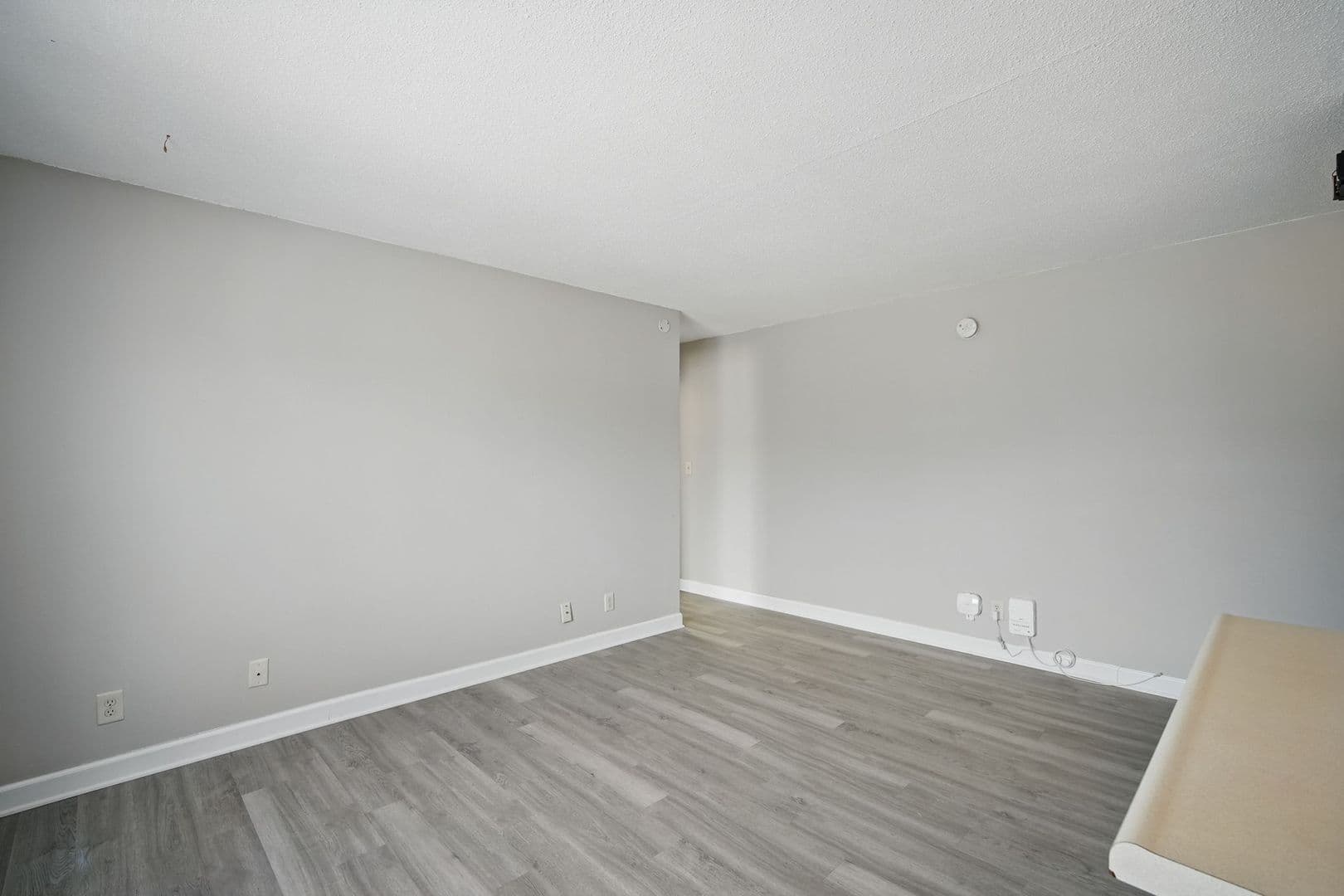 Ankeny Apartment: 2003 W 1st St