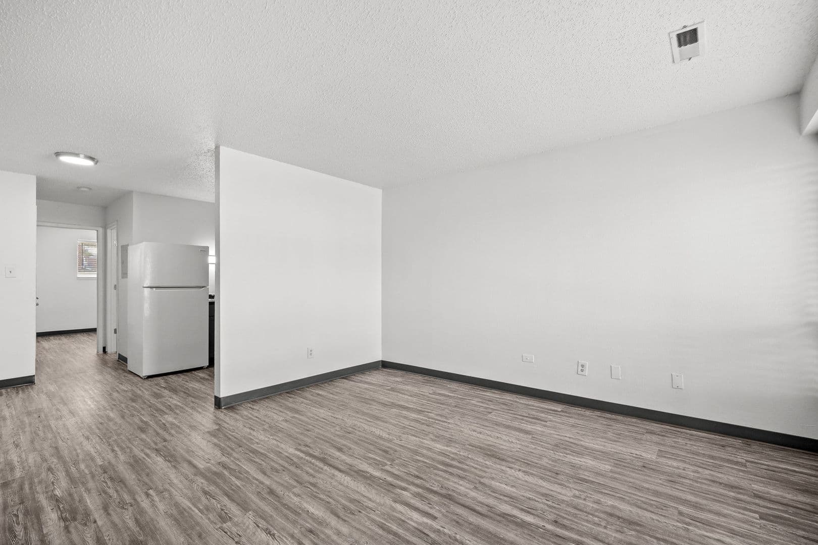 Des Moines Apartment: 2400 Hickman Rd