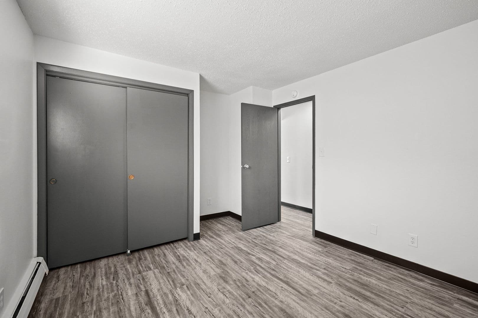 Des Moines Apartment: 2400 Hickman Rd