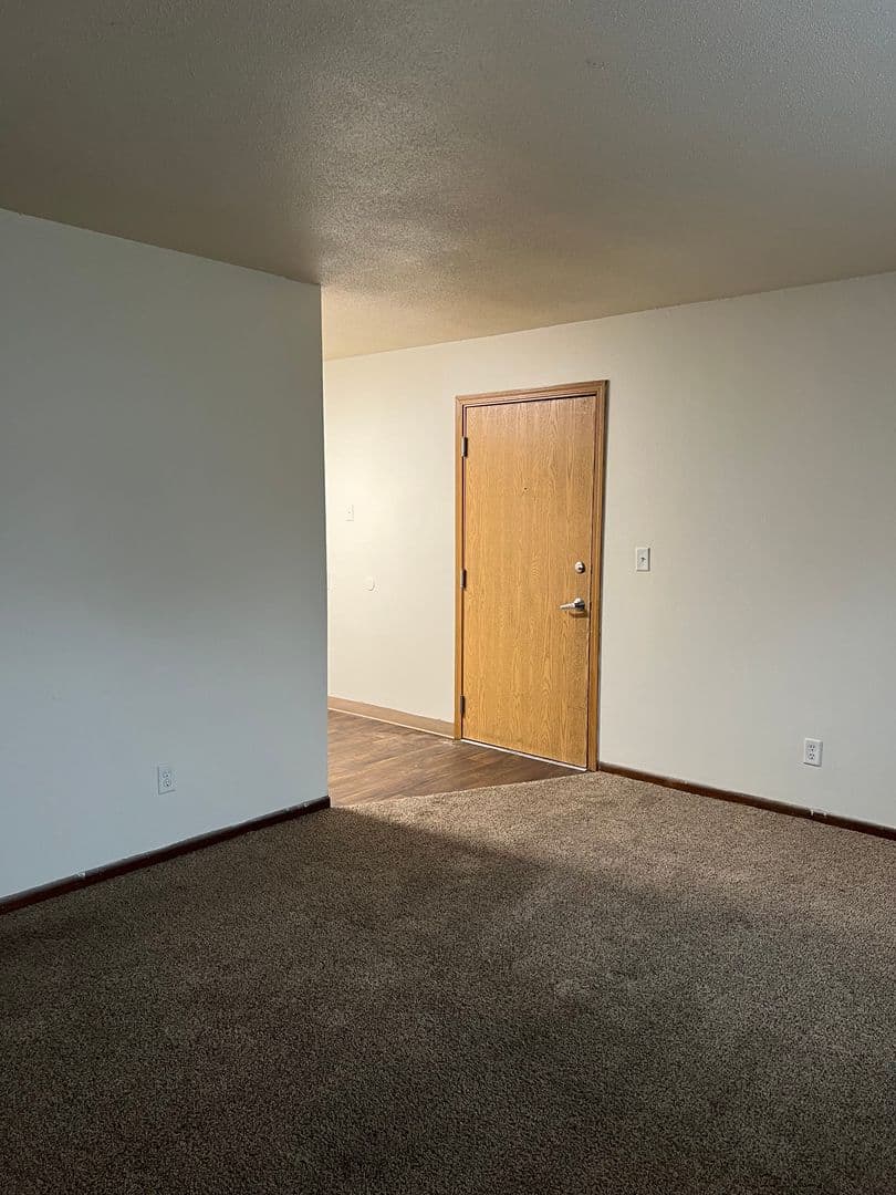 Des Moines Apartment: 701/711/801 Loomis Ave