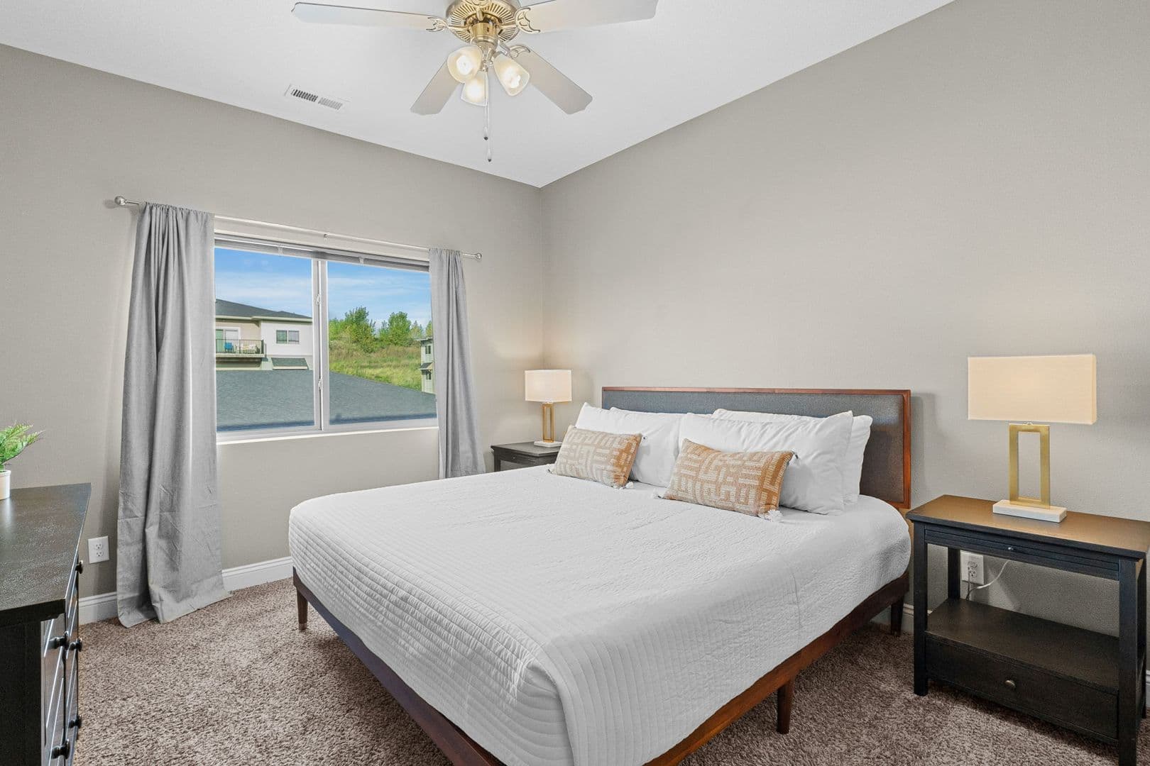 West Des Moines Apartment: 8350 Cascade Avenue