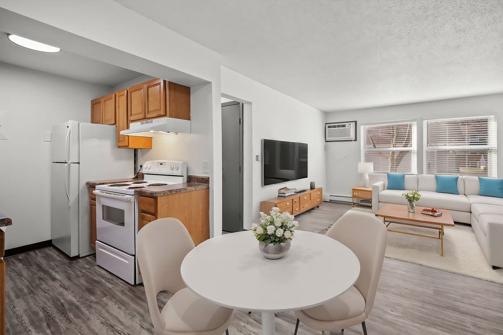 Des Moines Apartment: 2400 Hickman Rd