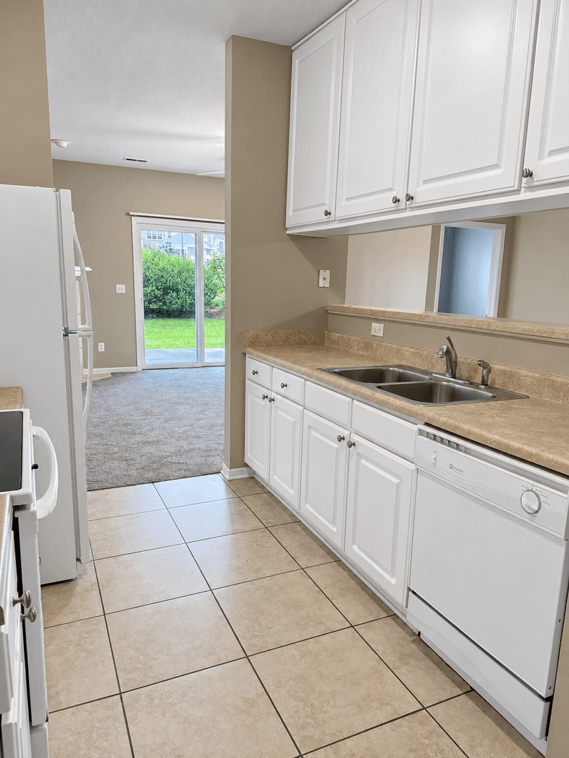 West Des Moines Apartment: 6350 Coachlight Drive