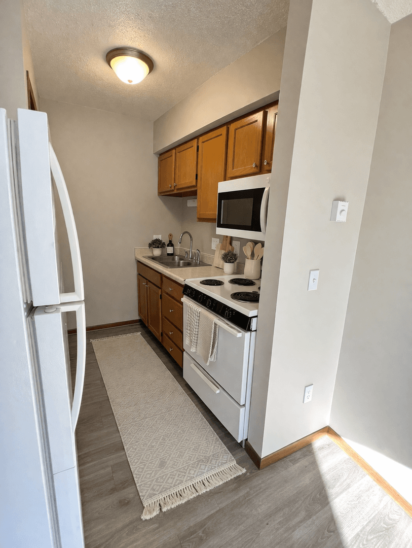 Des Moines Apartment: 1204 Hartford Ave