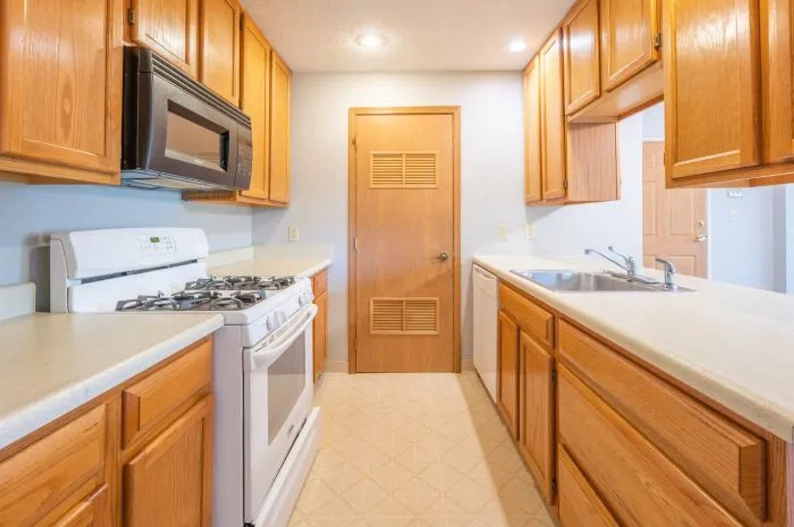 Des Moines Apartment: 3519/3517 University Ave