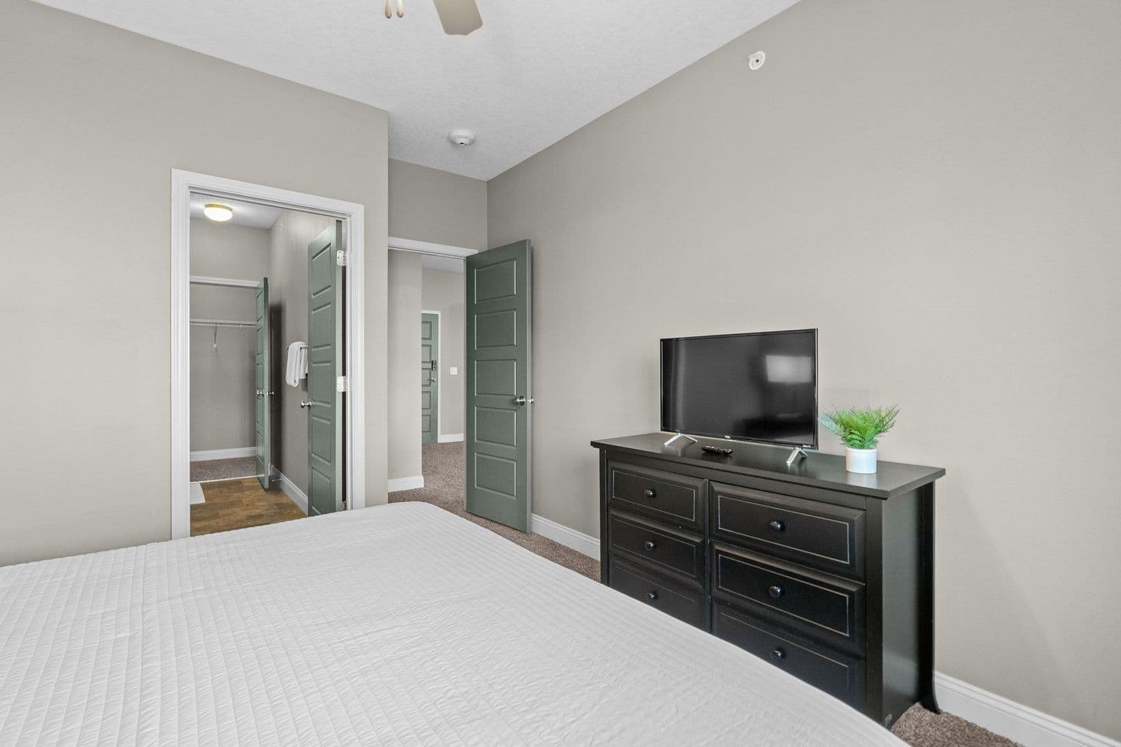 West Des Moines Apartment: 8350 Cascade Avenue