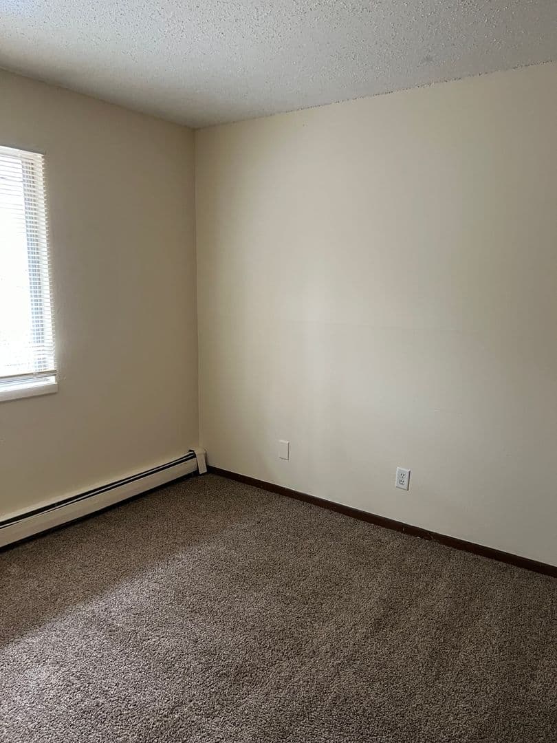 Des Moines Apartment: 6316 Urbandale Ave