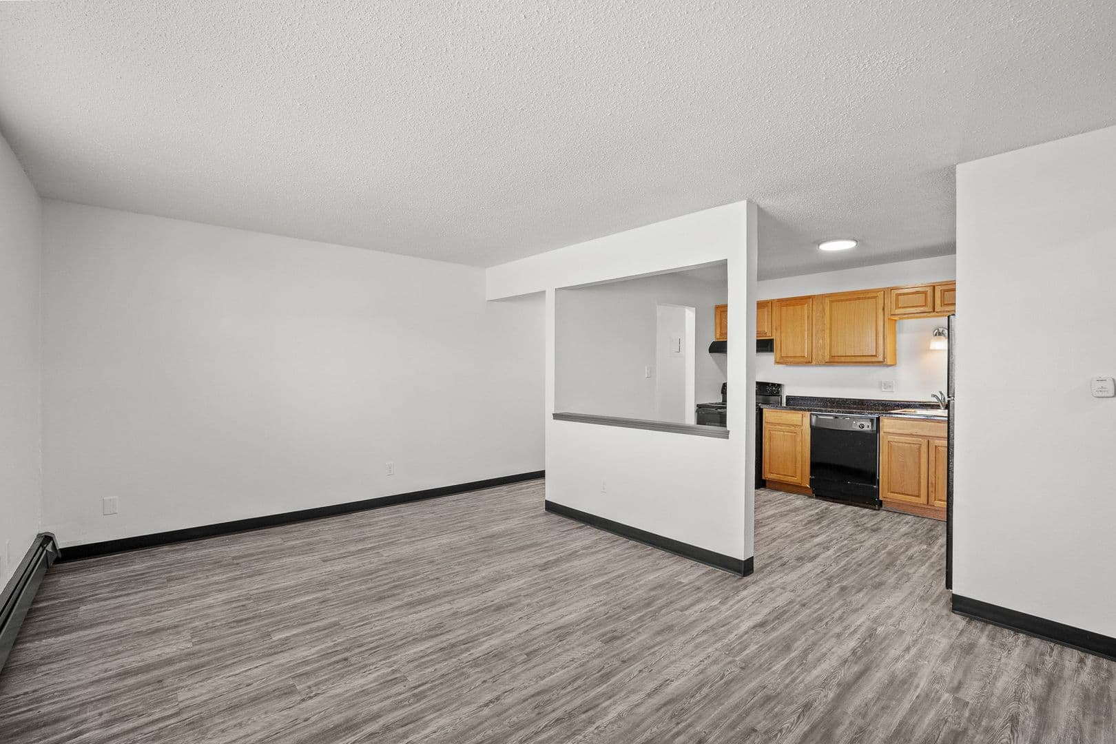 Des Moines Apartment: 2400 Hickman Rd