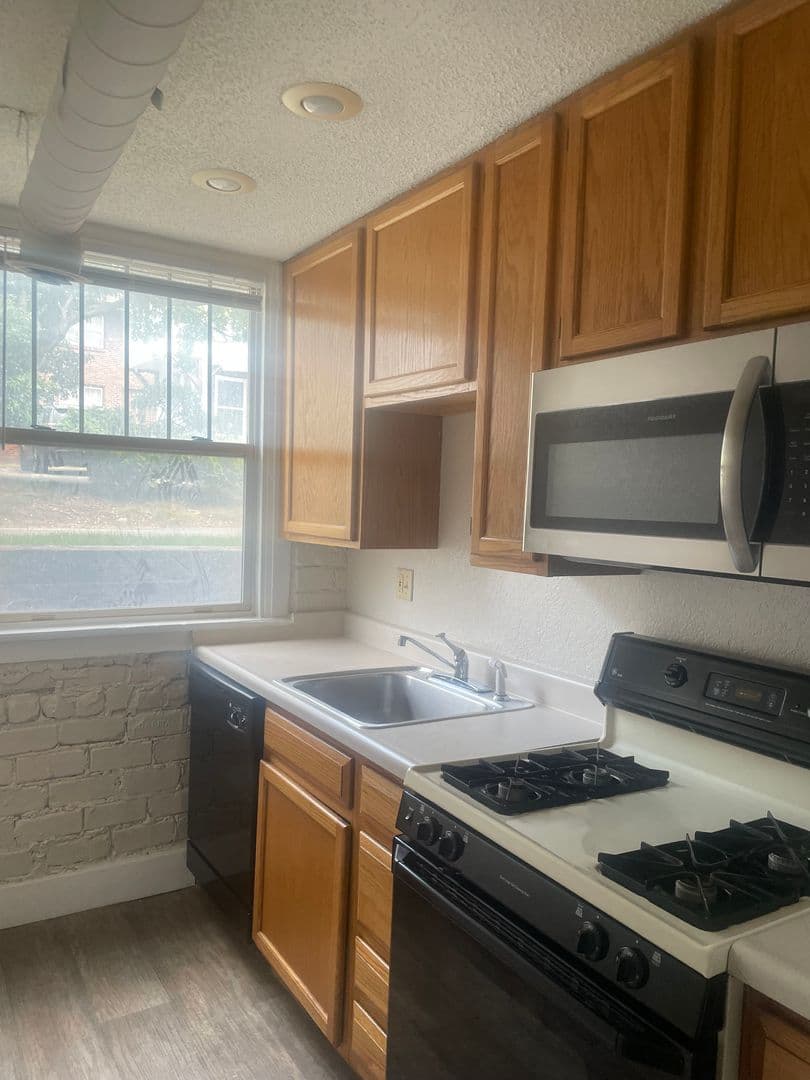 Des Moines Apartment: 3519/3517 University Ave