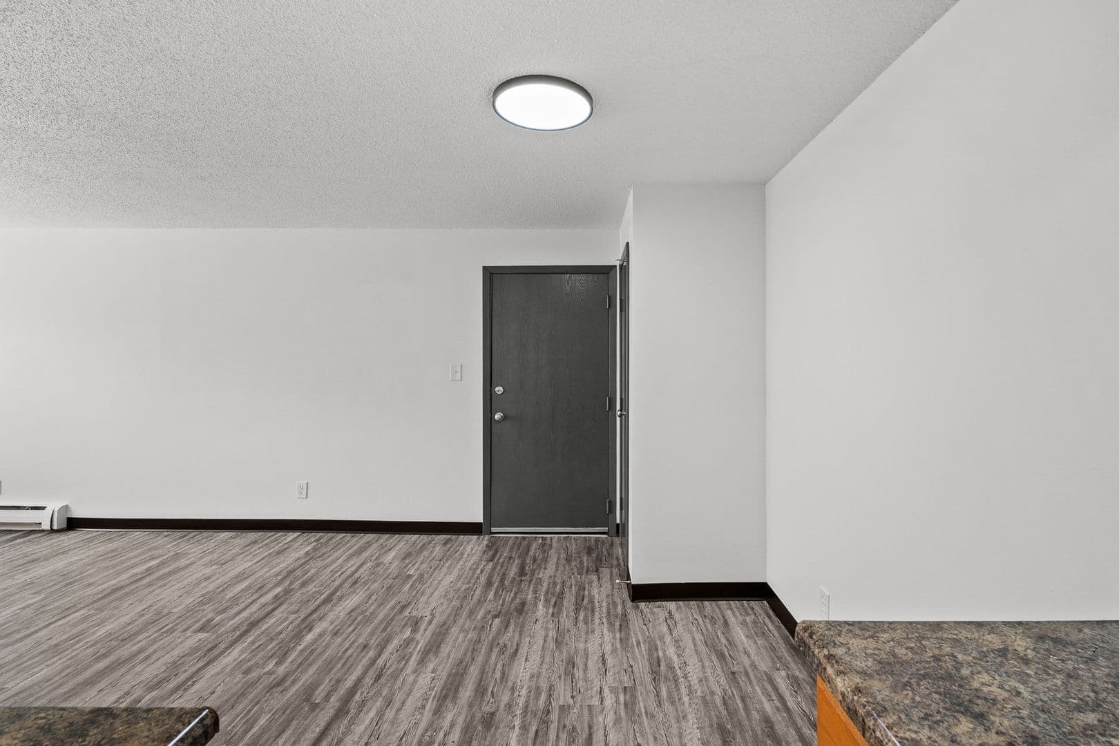 Des Moines Apartment: 2400 Hickman Rd