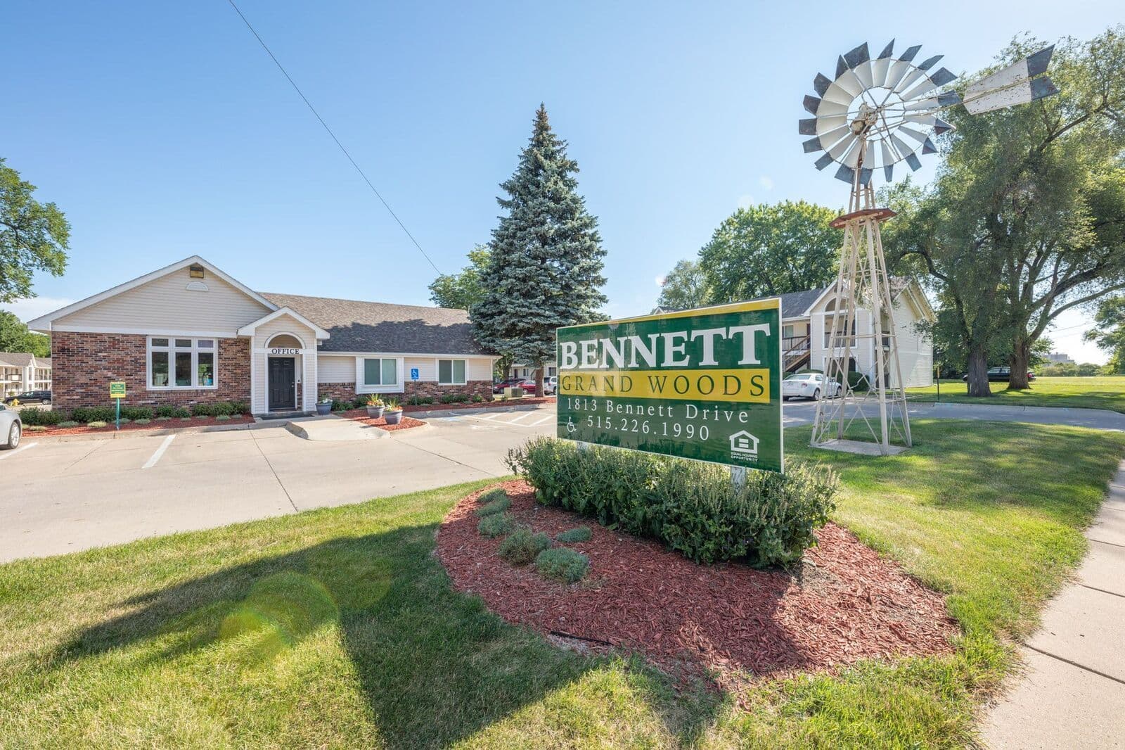 West Des Moines Apartment: 1813 Bennett Drive